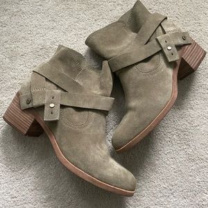 Ugg Elora Suede Booties